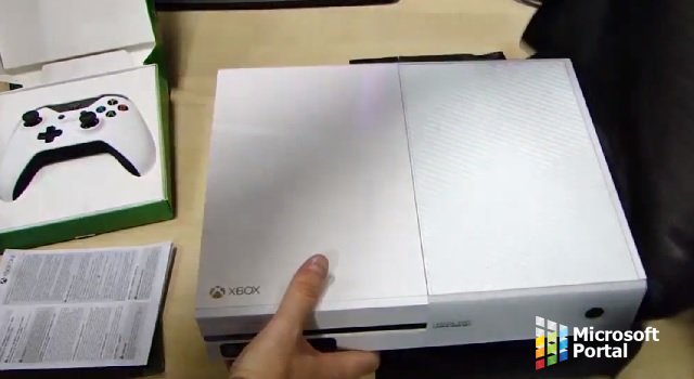 Анбоксинг белой Xbox One