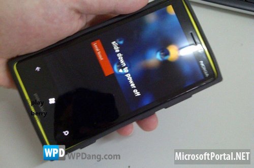 В интернет просочились фотографии смартфона на базе Windows Phone 8