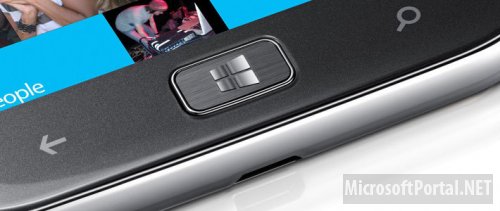 У всех аппаратов под управлением Windows Phone 8 USB-разъём будет располагаться внизу