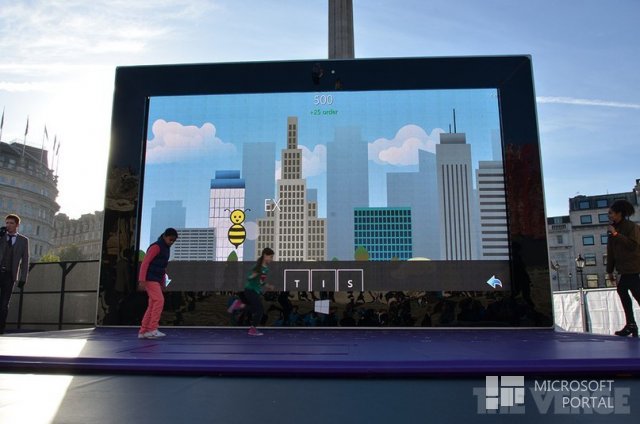 В Лондоне установили 383-дюймовый MS Surface 2