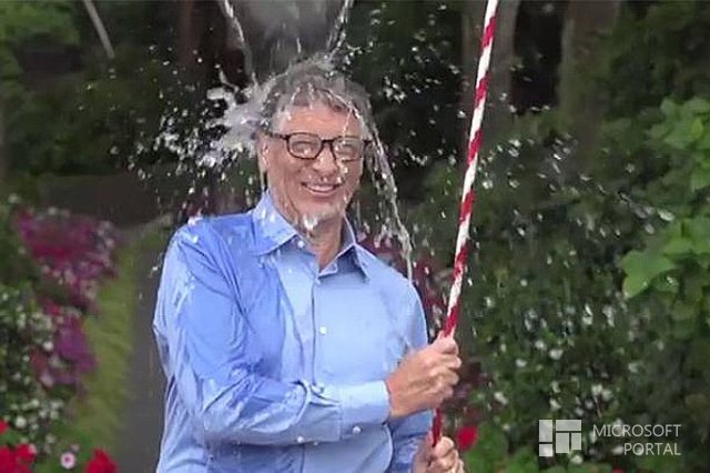 Билл Гейтс обливается холодной водой [Ice Bucket Challenge]