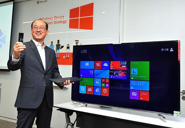 Корпорация Microsoft представила новый миникомпьютер в виде флешки