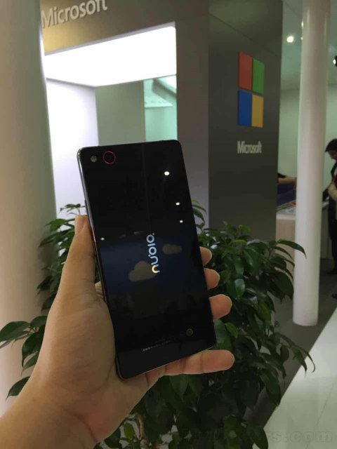 На WinHEC был замечен загадочный смартфон от ZTE на Windows Phone