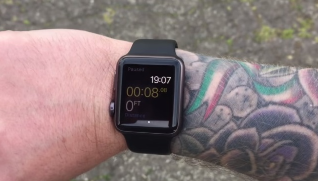 Apple Watch и тату – несовместимы. Очередной камень в огород Apple (Видео)