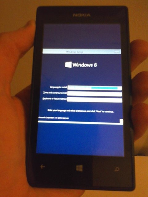 Хакер запустил Windows RT 8.1 на Lumia 520