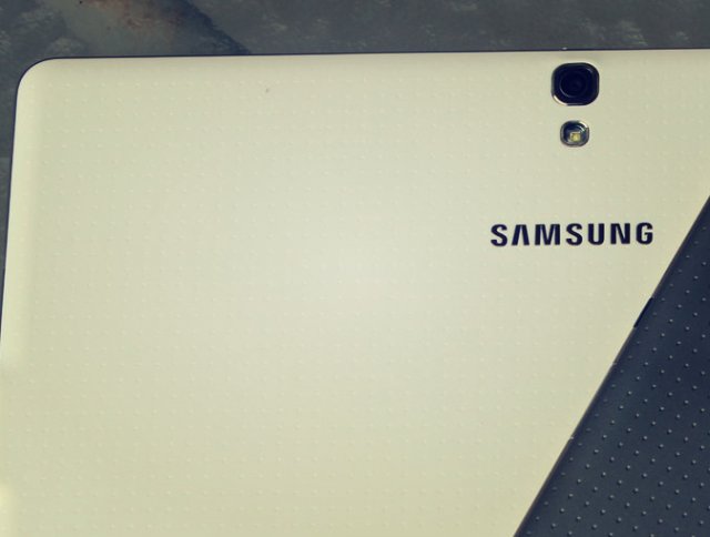 Galaxy TabPro S – будущий планшет Samsung на Windows 10