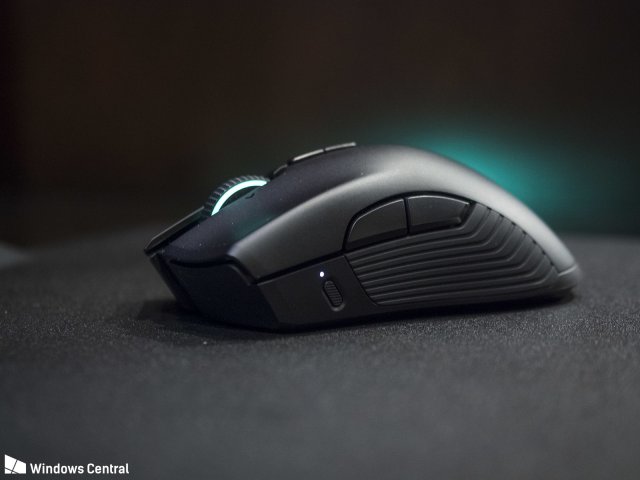 Microsoft может сотрудничать с Razer для реализации поддержки мыши и клавиатуры на Xbox One