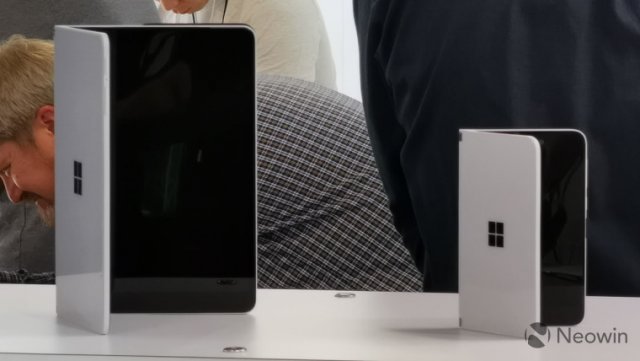 Surface Duo замечен в общественном транспорте (Обновлено)