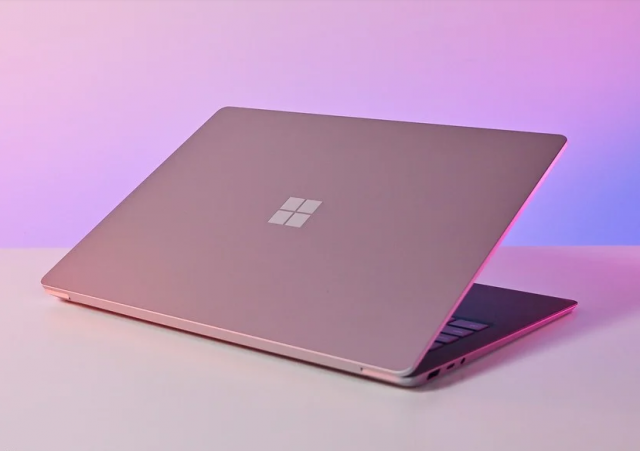 Microsoft выпустит ноутбук среднего класса