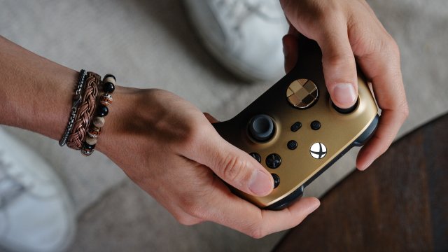 Microsoft анонсировала Xbox Wireless Controller – Gold Shadow Special Edition