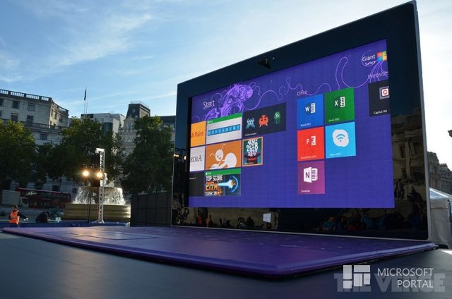 В Лондоне установили 383-дюймовый MS Surface 2
