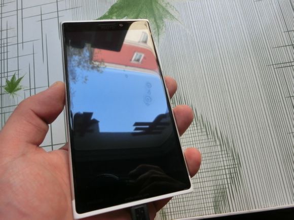 В сеть попали новые изображения Lumia 1030