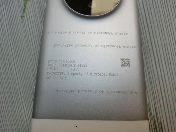 В сеть попали новые изображения Lumia 1030